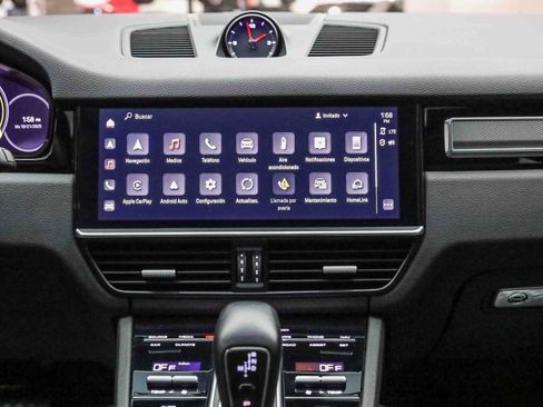 Certified 2023 Porsche Cayenne Platinum Edition image 18