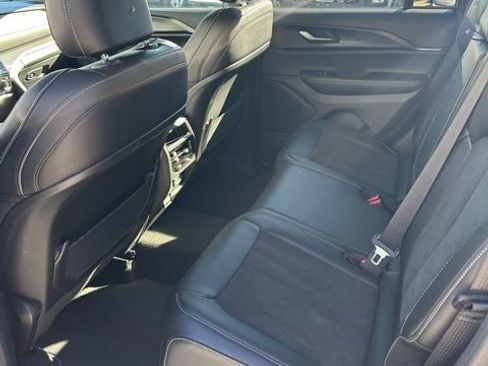 Certified 2025 Jeep Grand Cherokee Altitude image 25