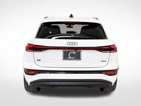 Used 2025 Audi Q6 e-tron Premium Plus w/ Premium Plus AWD/4WD image 4