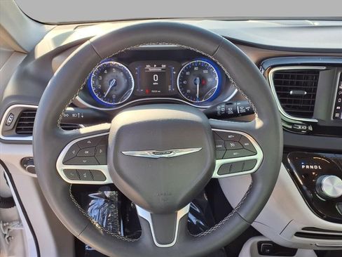 Used 2024 Chrysler Voyager LX image 13