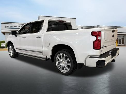 Used 2022 Chevrolet Silverado 1500 High Country w/ Technology Package image 3