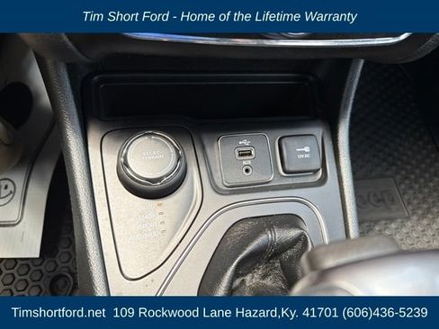 Used 2019 Jeep Cherokee Latitude Plus w/ Comfort/Convenience Group AWD/4WD image 11