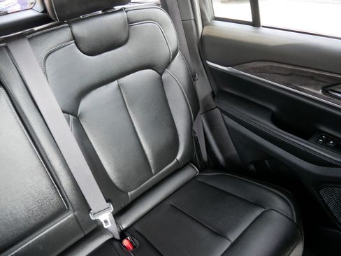 Used 2024 Jeep Grand Cherokee Limited AWD/4WD image 14