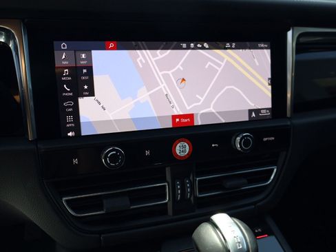 Certified 2026 Porsche Macan AWD/4WD image 18
