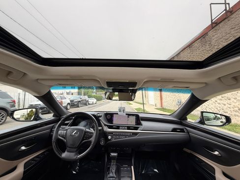Used 2021 Lexus ES 250 w/ Premium Package AWD/4WD image 33