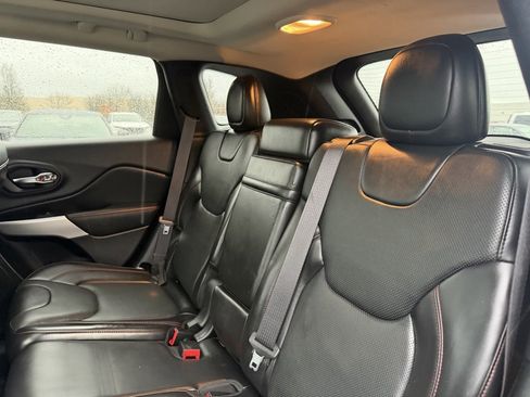 Used 2017 Jeep Cherokee Trailhawk image 31