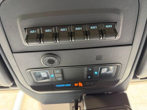 Used 2023 Ford Bronco Everglades image 25