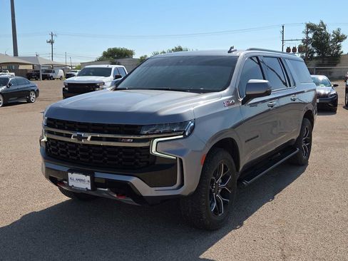 Used 2022 Chevrolet Suburban Z71 w/ Luxury Package AWD/4WD image 4