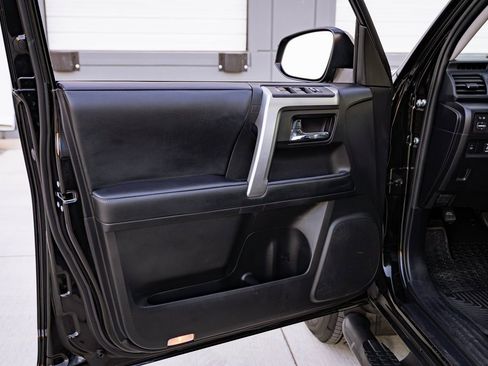 Used 2021 Toyota 4Runner SR5 Premium image 17