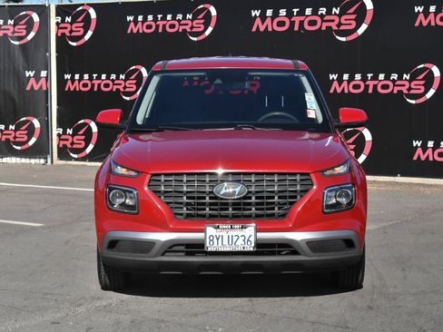 Used 2022 Hyundai Venue SE w/ Cargo Package FWD image 2