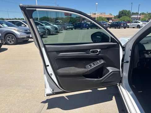 Used 2023 Honda Civic Sport image 9