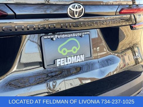 Used 2025 Toyota Grand Highlander AWD image 30
