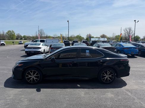 Used 2021 Toyota Camry SE image 7