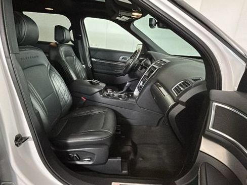 Used 2017 Ford Explorer Platinum AWD/4WD image 30