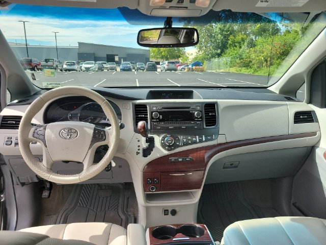 Used 2014 Toyota Sienna XLE FWD image 20