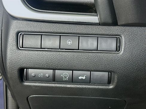 Used 2024 Nissan Rogue SV AWD/4WD image 17