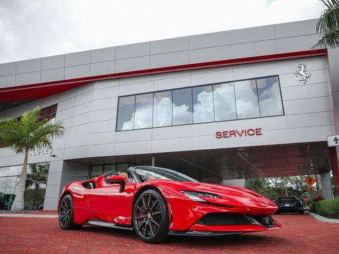 Used 2023 Ferrari SF90 Spider image 25