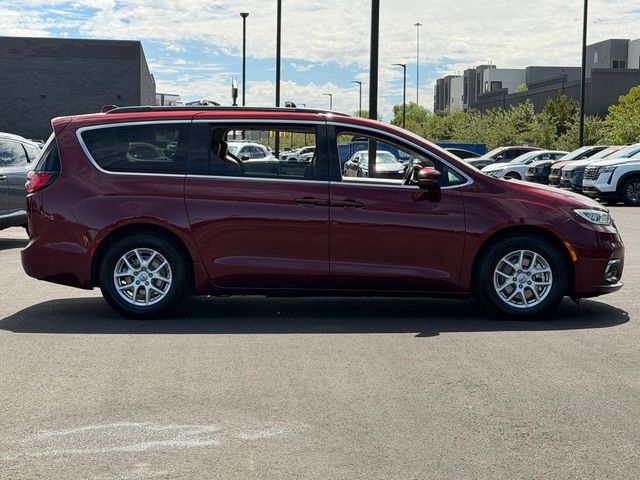 Used 2022 Chrysler Pacifica Touring-L FWD image 7