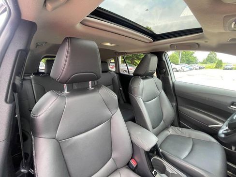 Used 2022 Toyota Corolla Cross XLE AWD/4WD image 6