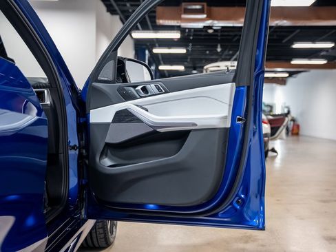 Used 2025 BMW X5 M60i w/ Climate Comfort Package image 59