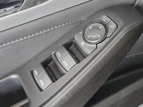 Used 2022 Chevrolet Traverse LT FWD image 25