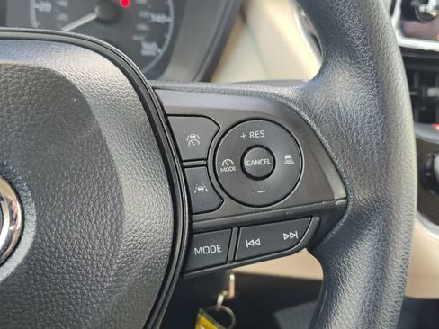 Used 2025 Toyota Corolla LE FWD image 13