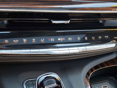 Used 2023 Cadillac Escalade Premium Luxury image 18