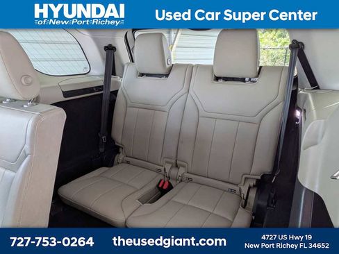 Used 2017 Land Rover Discovery HSE image 17