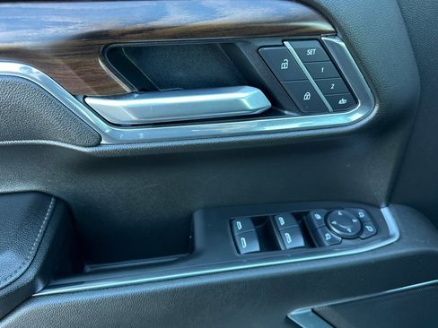 Used 2025 GMC Sierra 1500 SLT image 11