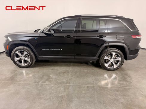 Used 2022 Jeep Grand Cherokee Limited 4xe w/ Luxury Tech Group II AWD/4WD image 4