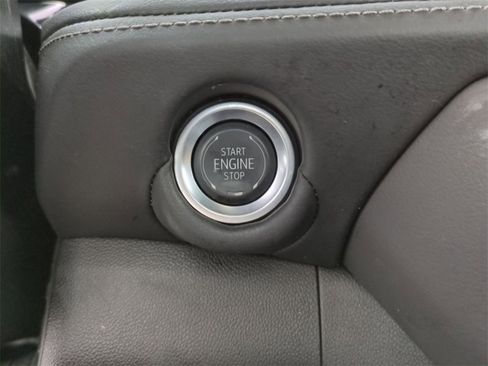 Used 2025 Chevrolet Suburban Z71 image 17