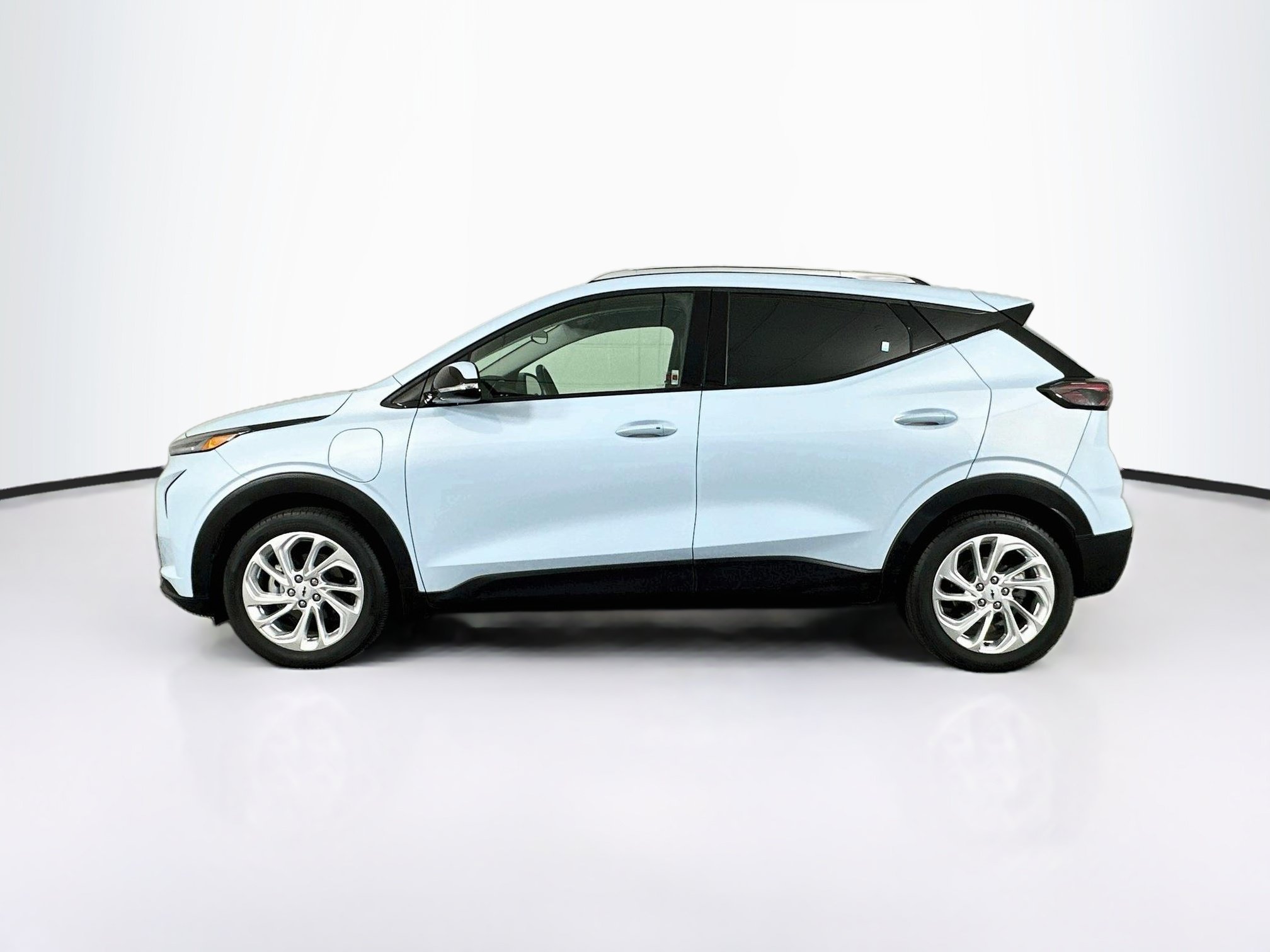Used 2023 Chevrolet Bolt EUV LT w/ Comfort Package FWD image 4