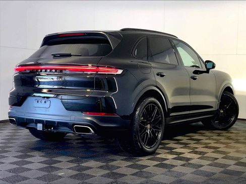 Certified 2024 Porsche Cayenne AWD/4WD image 7