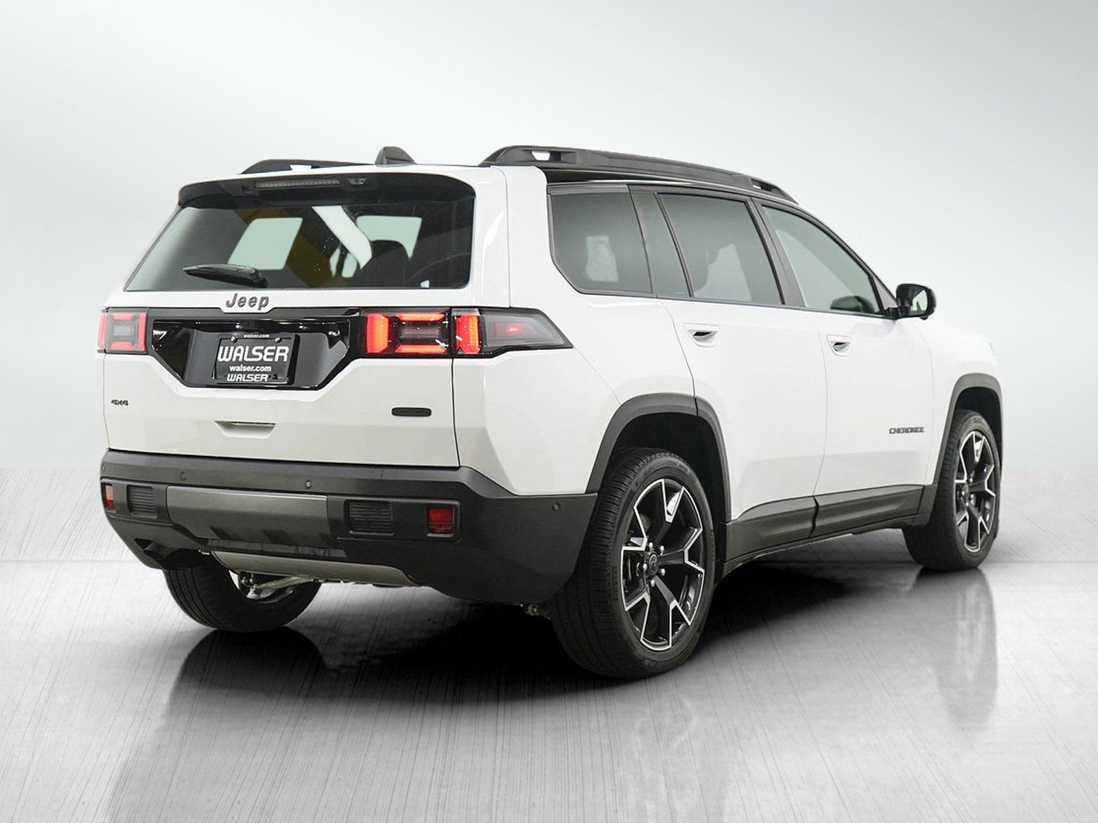 Used 2026 Jeep Cherokee Overland w/ Trailer Tow Group AWD/4WD image 5