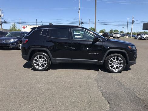 Used 2022 Jeep Compass Latitude AWD/4WD image 6