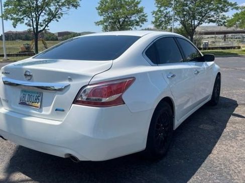 Used 2013 Nissan Altima 2.5 S FWD image 6