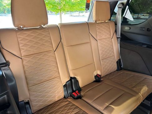 Used 2022 Cadillac Escalade Sport w/ LPO, ONYX Package RWD image 46