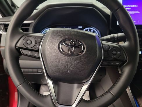 Used 2024 Toyota Venza XLE image 19