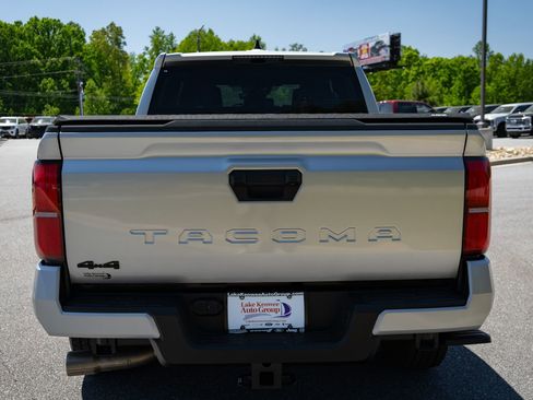 Used 2025 Toyota Tacoma TRD Sport AWD/4WD image 8