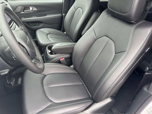 New 2025 Chrysler Pacifica Select image 27