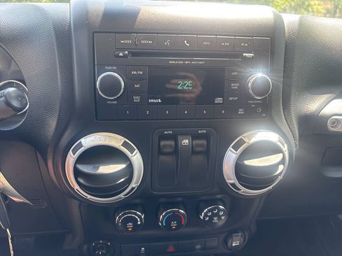 Used 2012 Jeep Wrangler Sahara w/ Connectivity Group AWD/4WD image 32