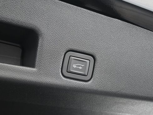 Used 2024 Chevrolet Traverse RS image 54