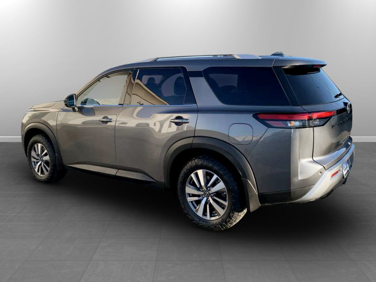 Used 2022 Nissan Pathfinder SL w/ Lighting Package (N92) AWD/4WD image 5