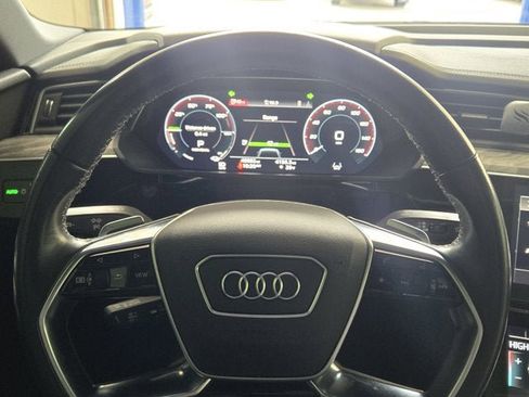 Used 2022 Audi e-tron Premium Plus w/ Premium Plus Package image 29