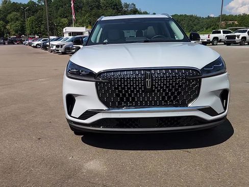Used 2025 Lincoln Aviator Reserve w/ Luxury Package RWD image 17