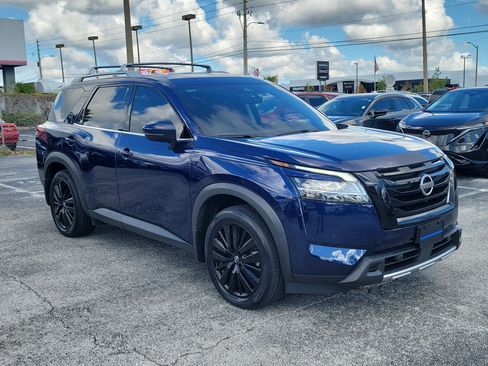 Certified 2024 Nissan Pathfinder SL w/ SL Premium Package AWD/4WD image 3