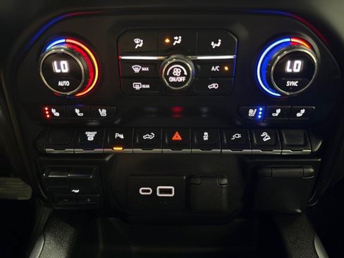 Used 2021 Chevrolet Silverado 2500 LTZ w/ LTZ Plus Package AWD/4WD image 21