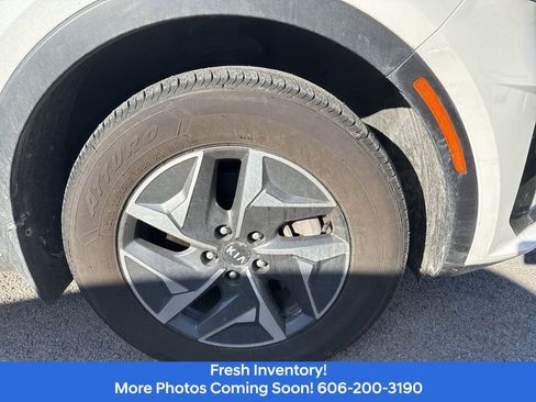 Used 2021 Kia Sorento EX image 4