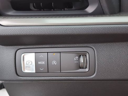 New 2026 Chevrolet Traverse LT w/ Sun and Wheel Package FWD image 25