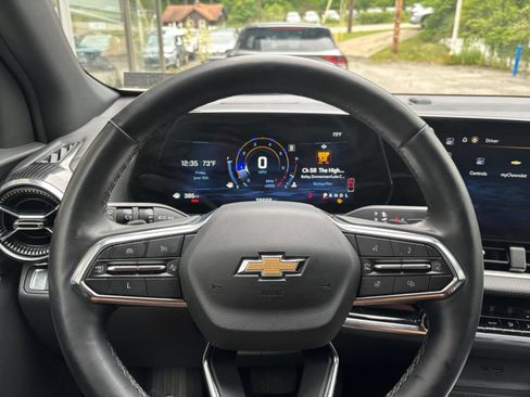 Used 2025 Chevrolet Equinox LT FWD image 29